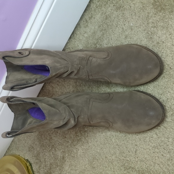 Boots - Picture 2 of 5